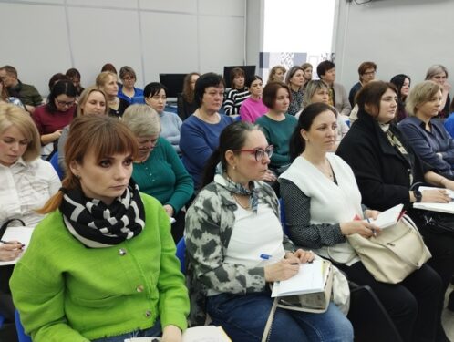Брянские педагоги стали участниками семинара, который провела психолог Центра экстренной психологической помощи МЧС РФ Анна Андронова